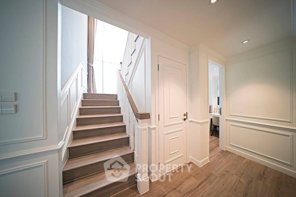 picture 34th-Floor 3-BR Condo At C Ekkamai Near ARL Ramkhamhaeng (ID 3209175) - 4/13