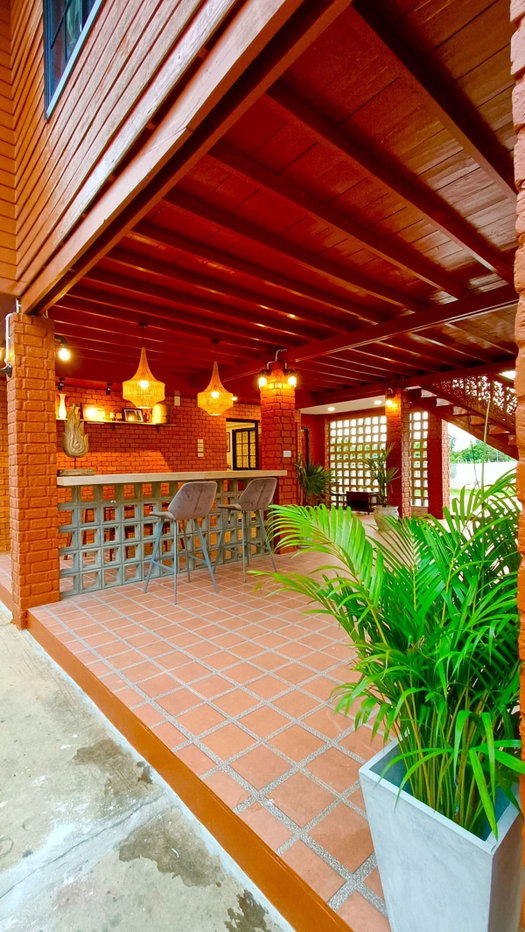 รูป ขายด่วน บ้านไม้สัก สันป่าตอง เชียงใหม่ 130 ตร.ว. 3 นอน 2 น้ำ ริมแม่น้ำขาน หลังมุม ใกล้สนามบิน เฟอร์ครบพร้อมอยู่ น้ำไม่ท่วม - รูปที่ 3/44