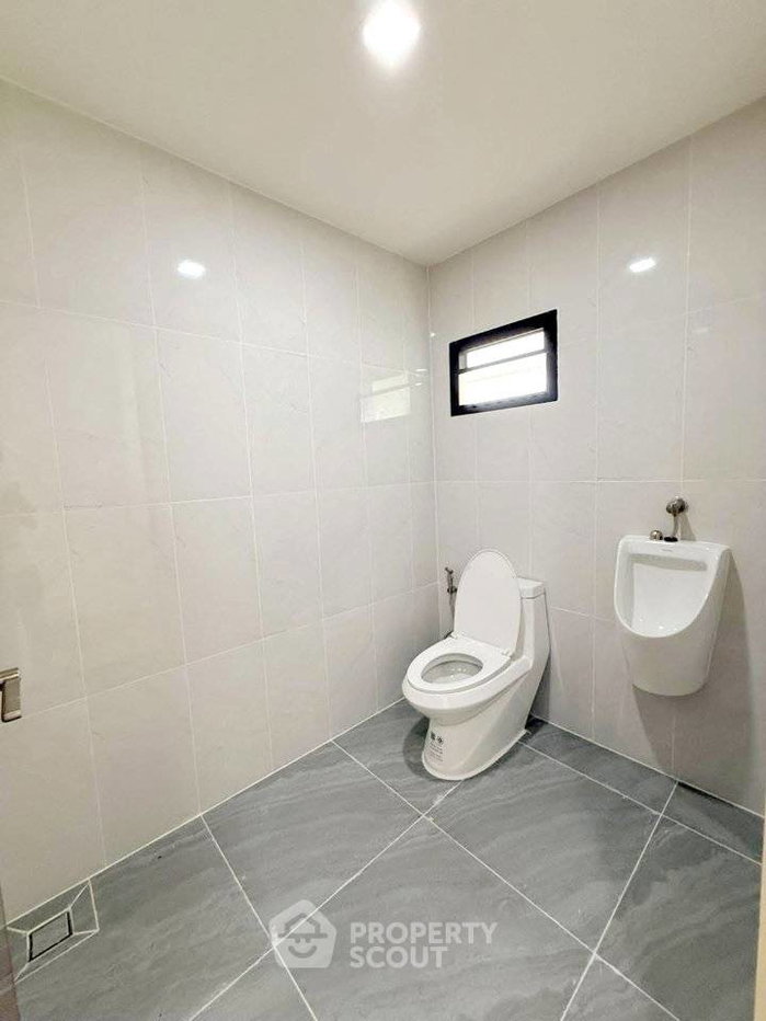 รูป ขายบ้าน 10 ห้องนอน พื้นที่ 600 ตร.ม. ย่านวังทองหลาง กรุงเทพฯ (ID 3413748) - รูปที่ 9/17