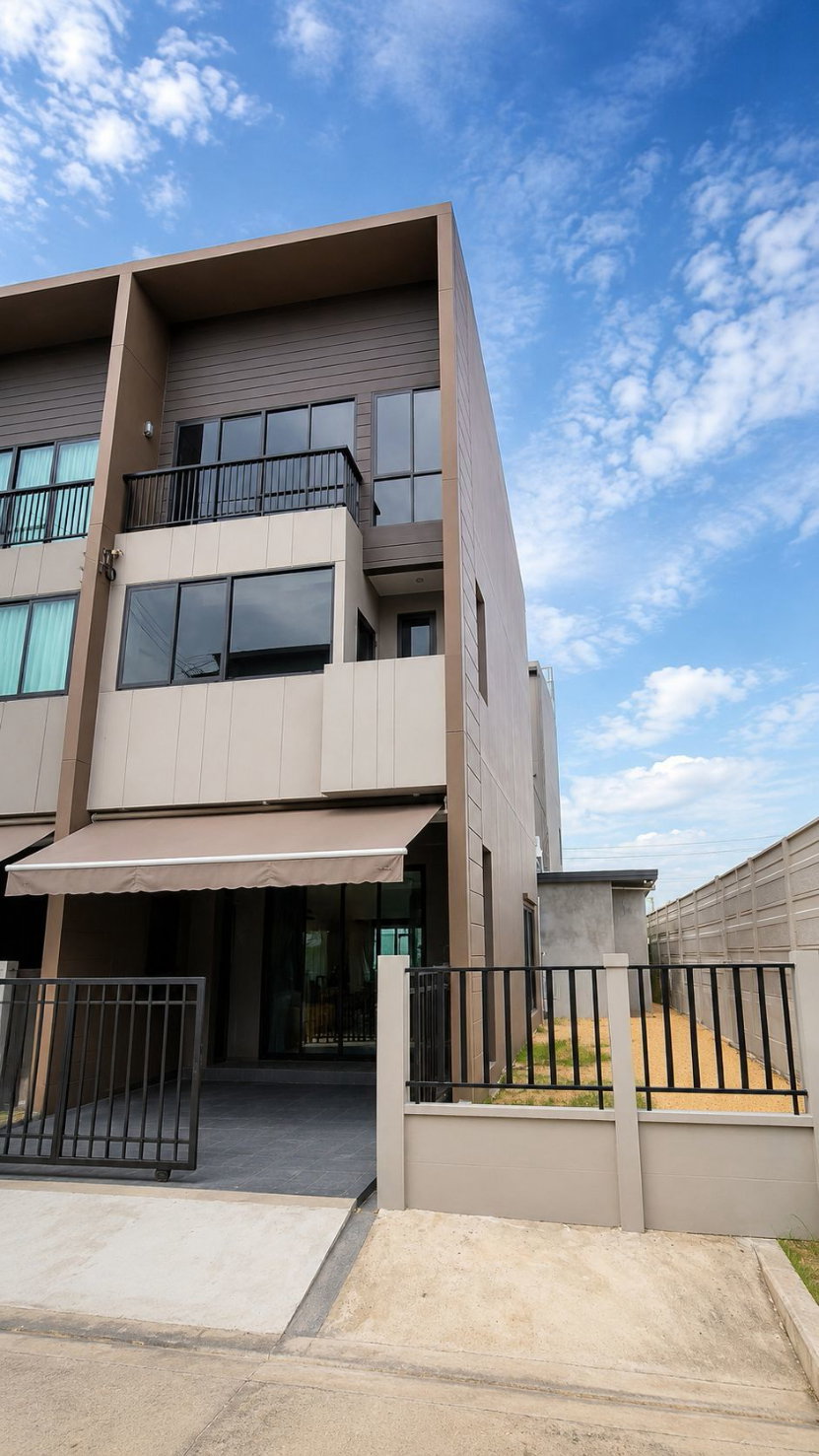 ทาวน์โฮม 3 ชั้น หลังมุม เพียง 8.5 ล้านบาท บ้านสวยกริบ มีพื้นที่ด้านข้าง