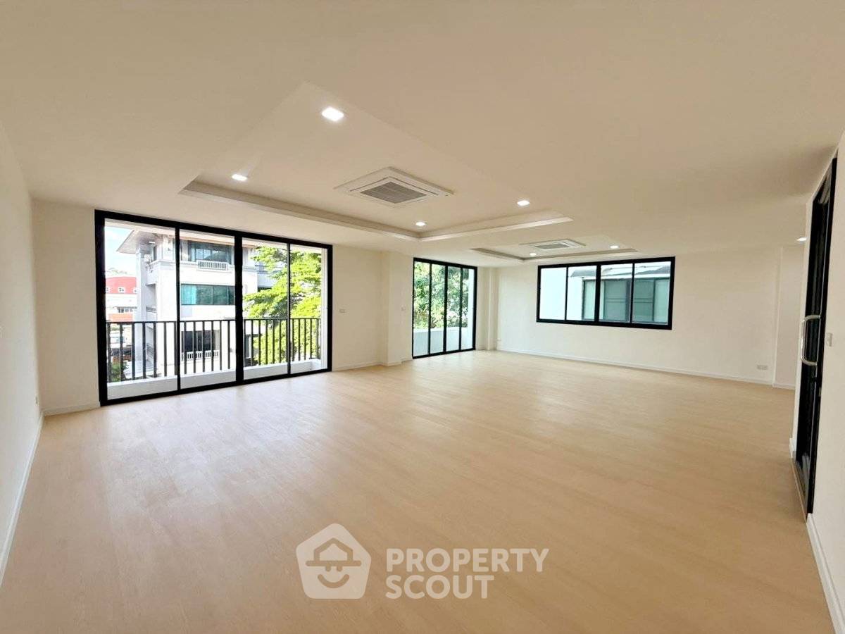 รูป บ้าน 10-ห้องนอน ใน วังทองหลาง (ID 3413748) - รูปที่ 13/17