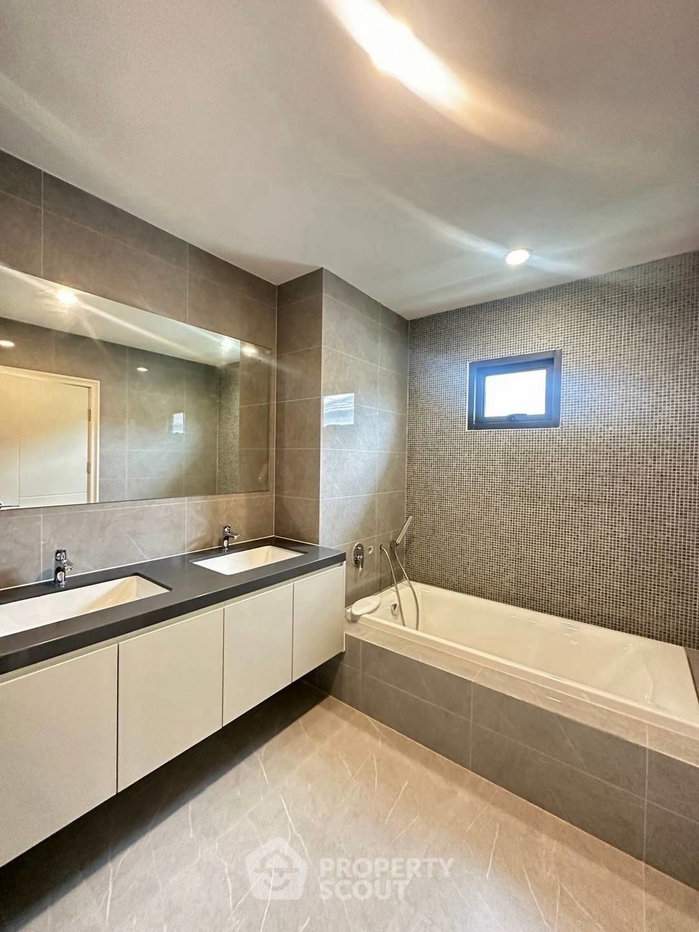 picture 4-BR Townhouse at Lake Serene Rama II in Samae Dam (ID 3407510) - 11/11