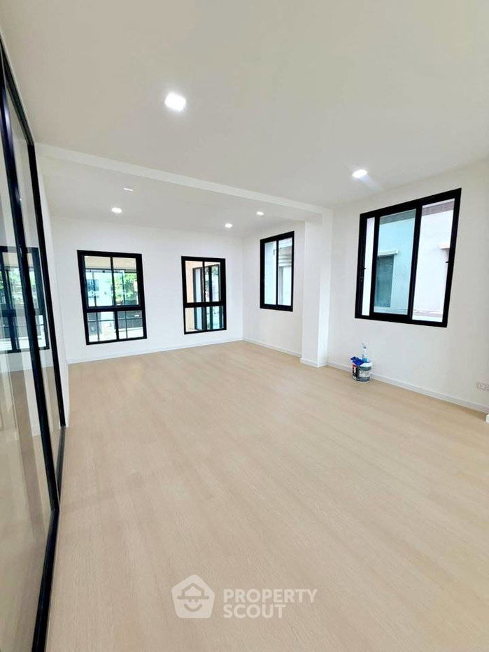 รูป บ้าน 10 ห้องนอน ขนาด 600 ตร.ม. ให้เช่าในวังทองหลาง (ID 3413866) - รูปที่ 11/17