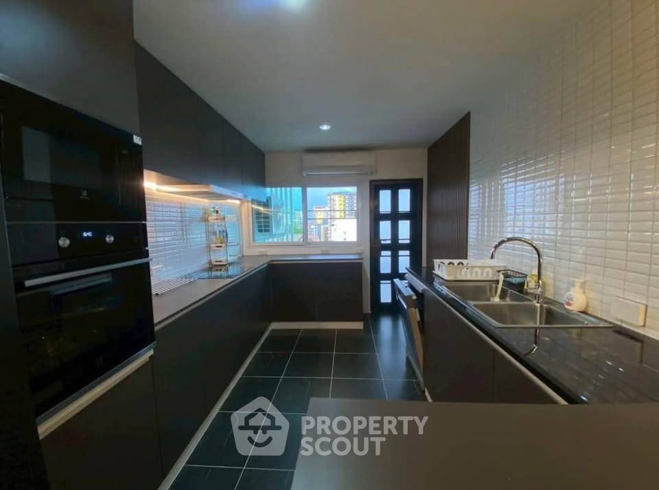 picture 141 Sqm 3-BR Condo At The Trio Near Chiang Mai University (ID 3414898) - 11/23