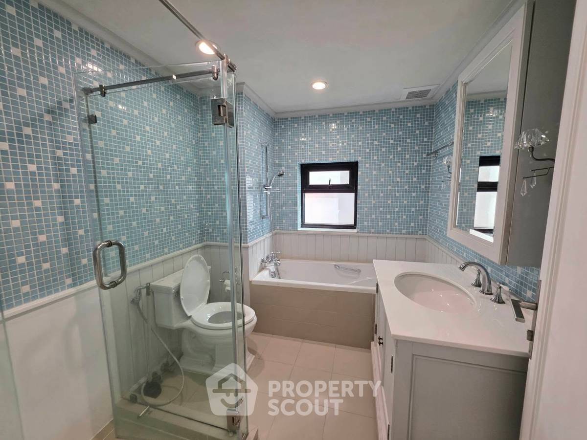 picture 2-BR Condo at Baan Piya Sathorn near MRT Si Lom (ID 3418824) - 7/8