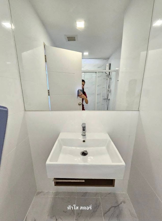 รูป เอพพิโซด​ 2​นอน​ ใกล้​รถไฟฟ้า​บีทีเอส​สถานี​สายหยุด​ - รูปที่ 13/18