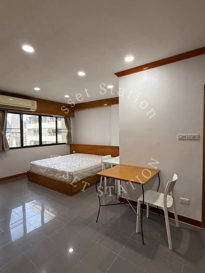 picture Saranjai Mansion |🚅 Near BTS Nana and Nana Square - 2/8