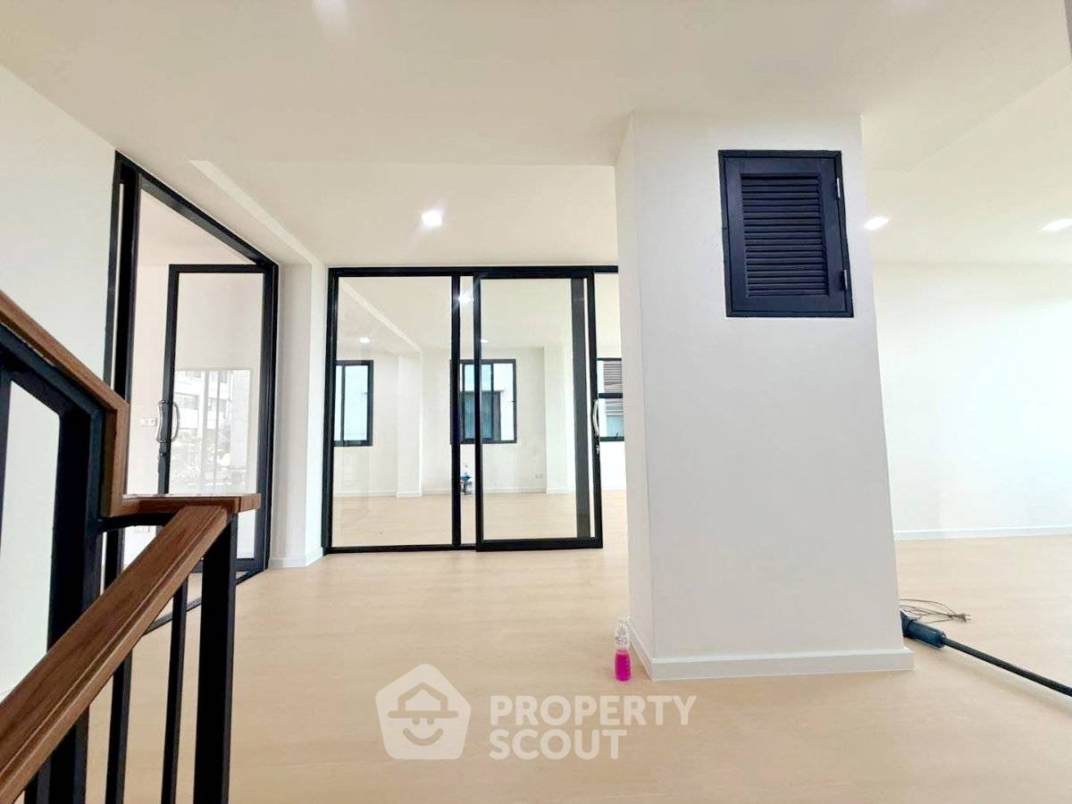 รูป ขายบ้าน 10 ห้องนอน พื้นที่ 600 ตร.ม. ย่านวังทองหลาง กรุงเทพฯ (ID 3413748) - รูปที่ 10/17