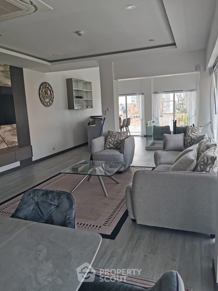 รูป คอนโด 3 ห้องนอน ขนาด 200 ตร.ม. Duplex ในพระตำหนัก (ID 3414604) - รูปที่ 11/20