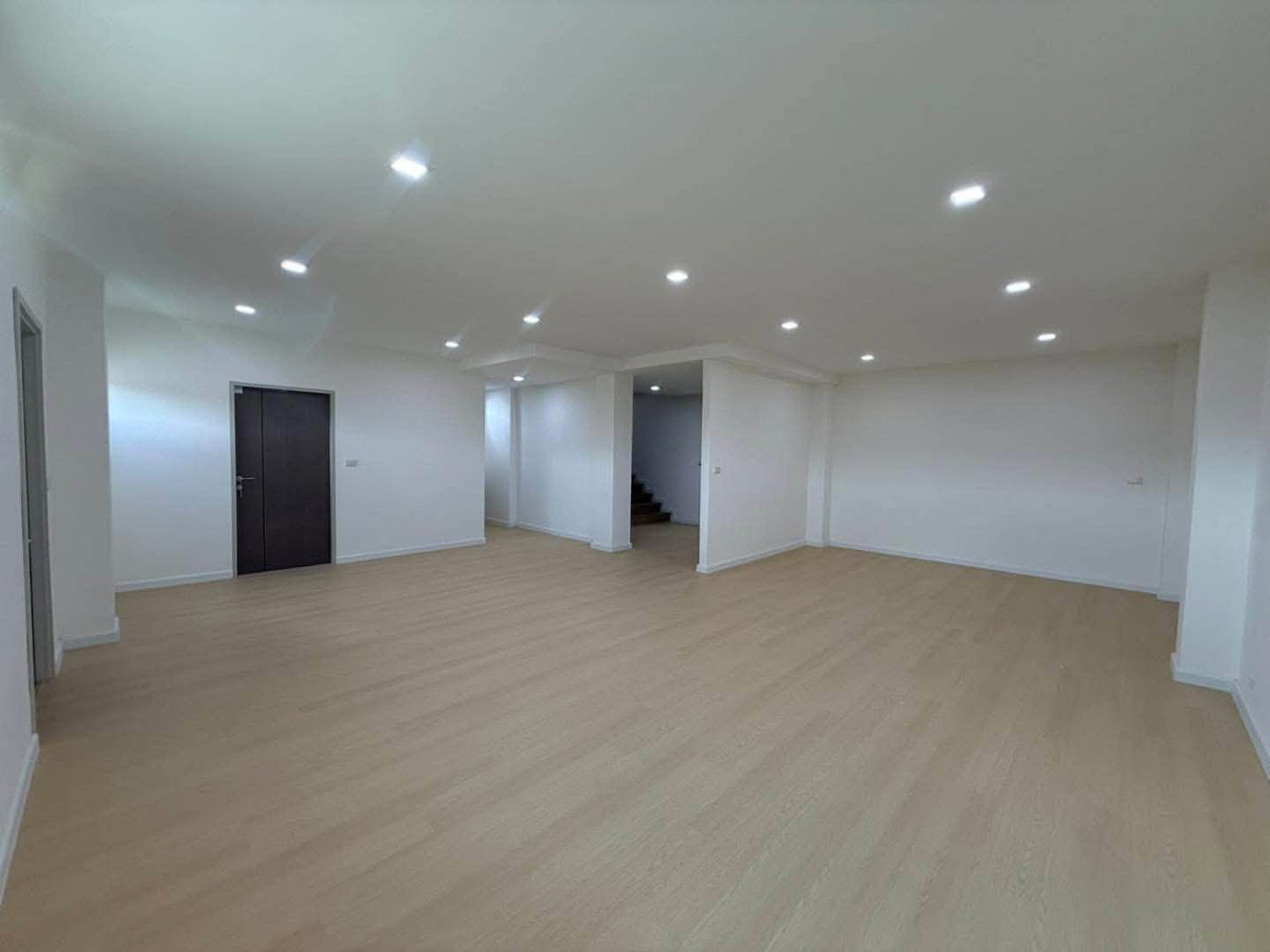 picture #HHR107 Sale: 4-Story Office Building, Ready to Move In ð Soi Sahakarn Pramool - 14/20