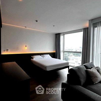 Condos for rent : 200m To BTS Phra Khanong | 1-BR Sky Walk Residences (ID 1942535)
