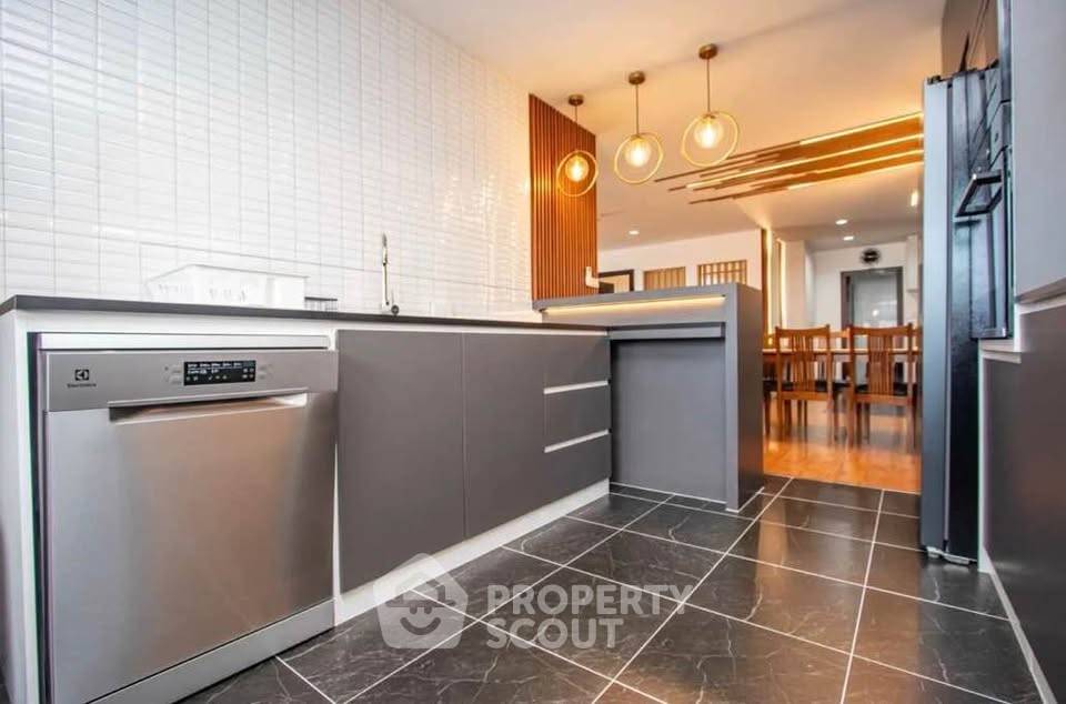 picture 141 Sqm 3-BR Condo At The Trio Near Chiang Mai University (ID 3414898) - 8/23