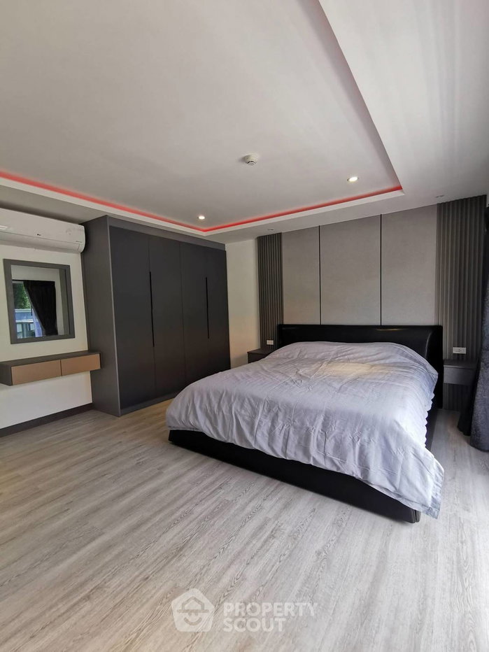 รูป คอนโด 3 ห้องนอน ขนาด 200 ตร.ม. Duplex ในพระตำหนัก (ID 3414604) - รูปที่ 14/20