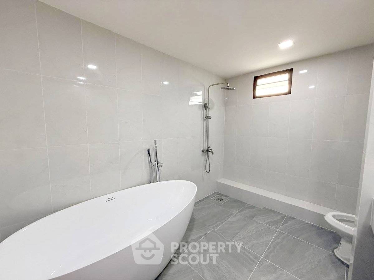 รูป บ้าน 10-ห้องนอน ใน วังทองหลาง (ID 3413748) - รูปที่ 17/17