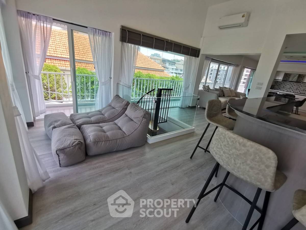 รูป คอนโด 3 ห้องนอน ขนาด 200 ตร.ม. Duplex ในพระตำหนัก (ID 3414604) - รูปที่ 10/20
