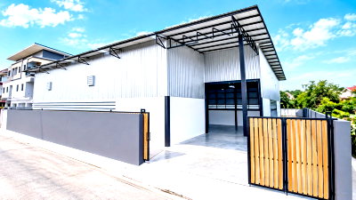 Factory for rent Panyapiwat Institute of Management : 			Warehouse for Rent in Chaeng Watthana Tiwanon Pakret Soi 52–58, near Robinson Srisamarn, 645 m, and          