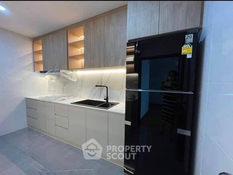 picture 37th-Floor 3-BR 230 Sqm Sathorn Gardens, MRT Silom (ID 3415005) - 6/17