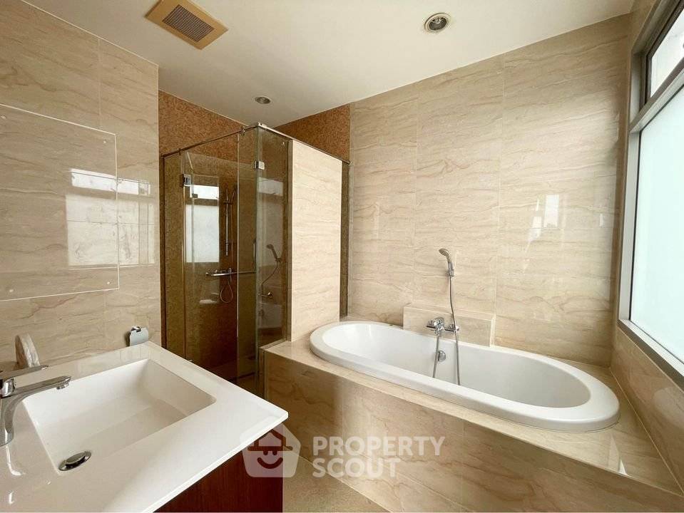 picture Great Value 3-BR 28th-Floor The Madison, 200m To BTS Phrom Phong (ID 3414951) - 7/23