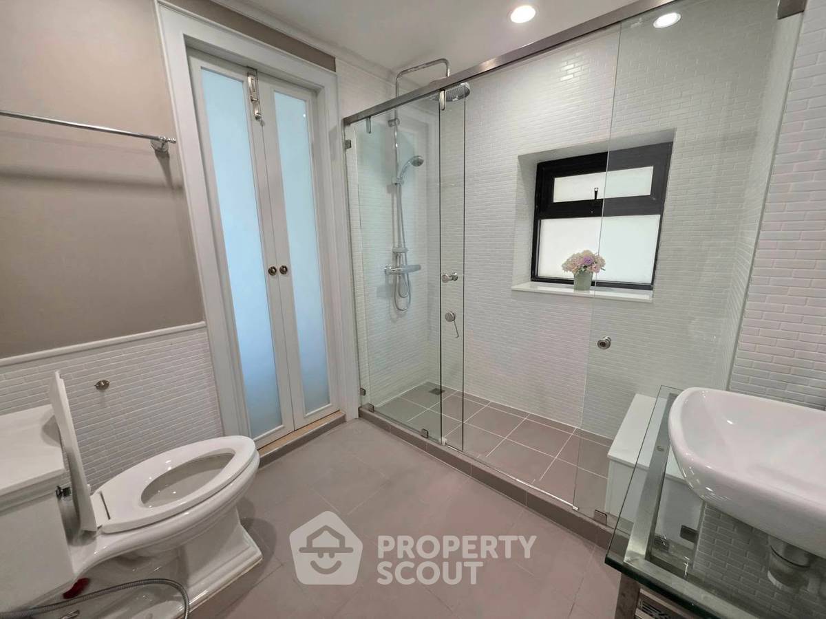 picture 2-BR Condo at Baan Piya Sathorn near MRT Si Lom (ID 3418824) - 6/8