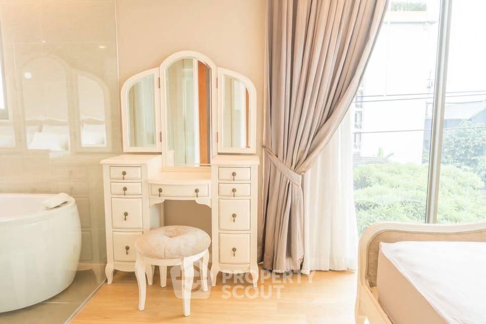 picture 2-BR Condo at Siamese Thirty Nine near BTS Phrom Phong (ID 3414965) - 3/7