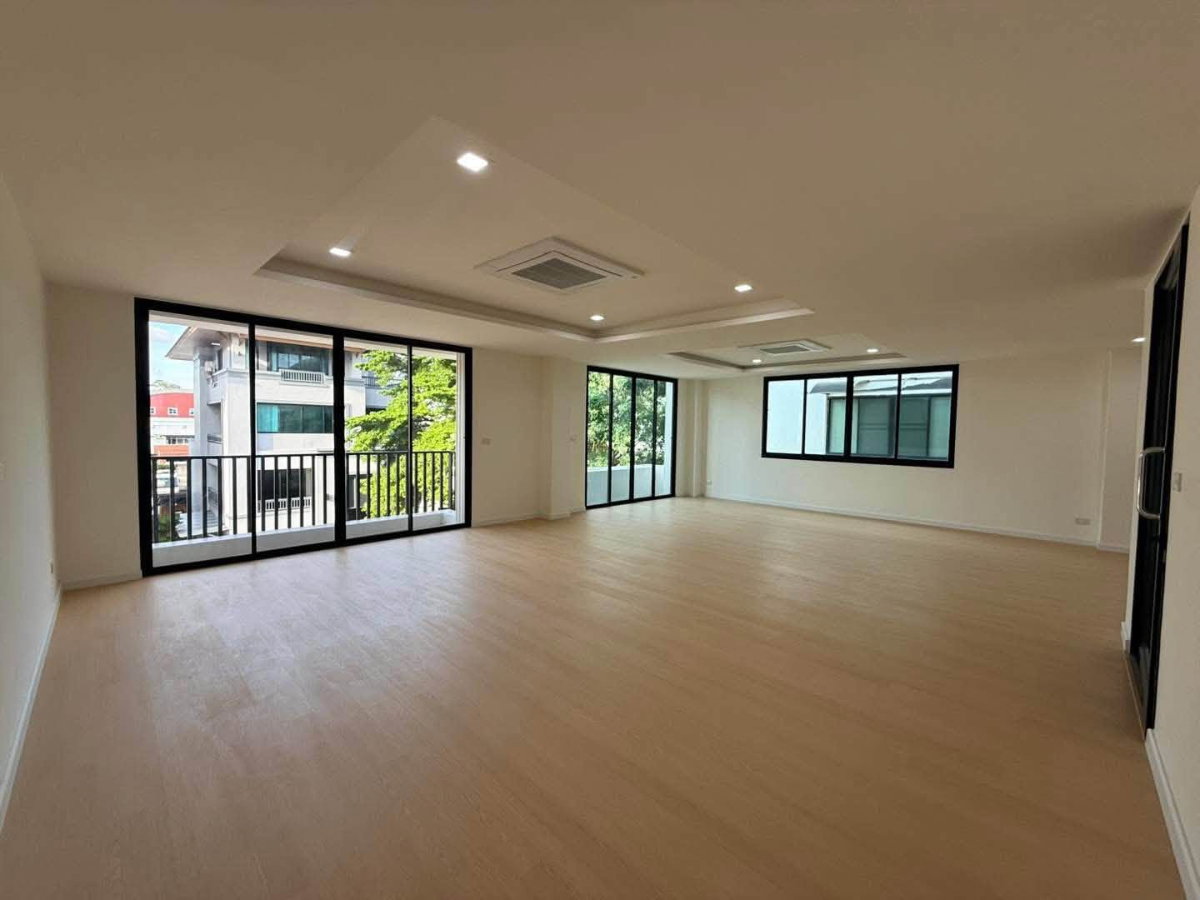 picture #HHR107 Sale: 4-Story Office Building, Ready to Move In ð Soi Sahakarn Pramool - 4/20