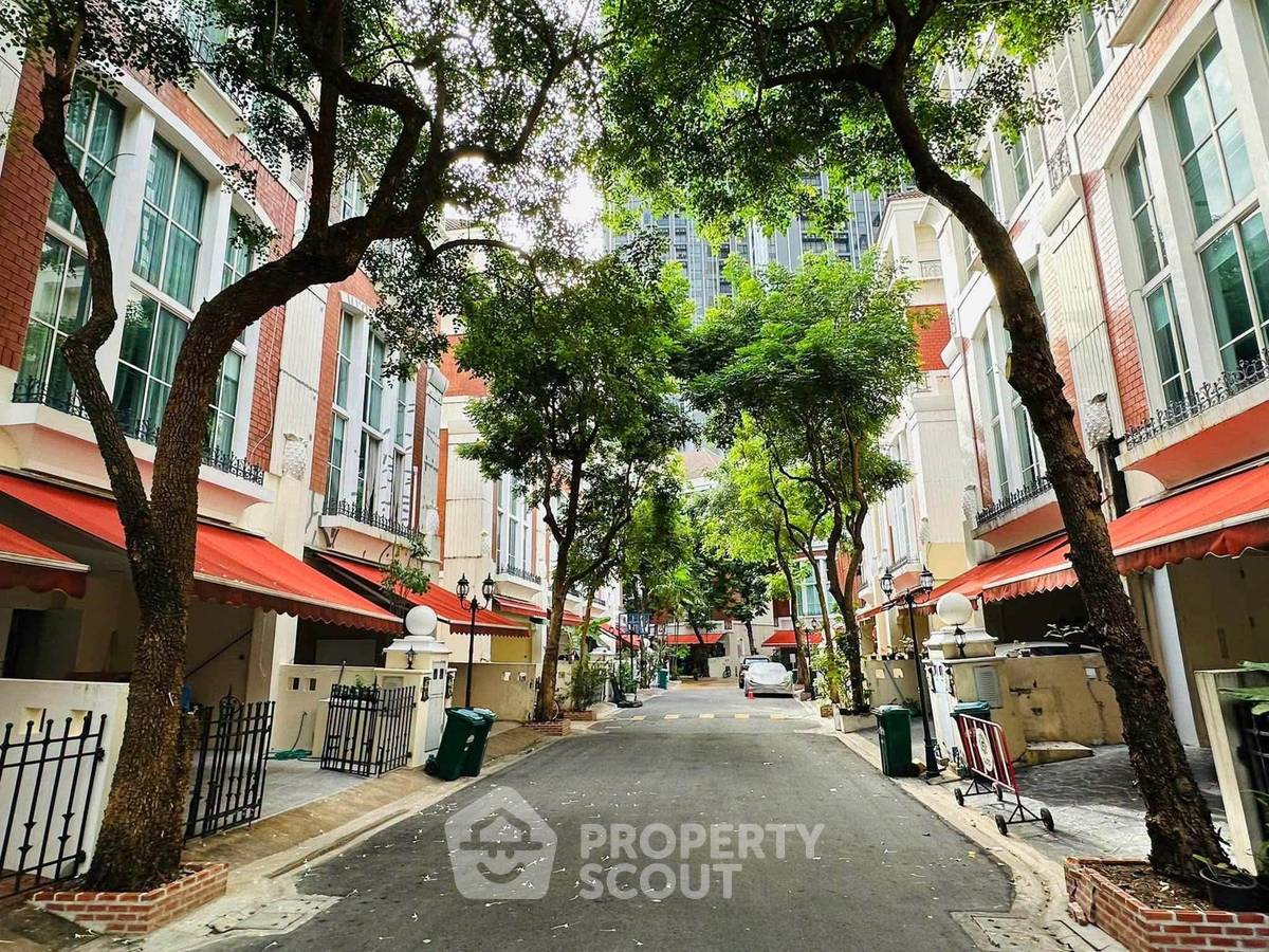 picture 4-BR 300 Sqm Townhouse, Baan Klang Krung Thonglor, BTS Thong Lor (ID 3419027) - 13/13
