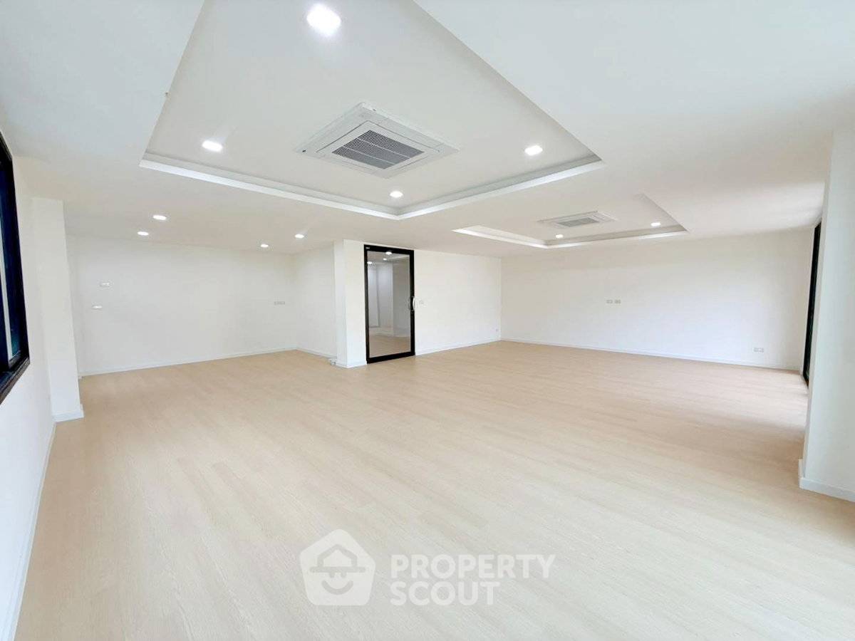รูป บ้าน 10 ห้องนอน ขนาด 600 ตร.ม. ให้เช่าในวังทองหลาง (ID 3413866) - รูปที่ 14/17