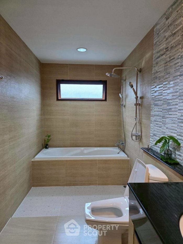picture 4-BR Villa, Baan Balina 3, Huai Yai, 220 Sqm (ID 3420461) - 15/17