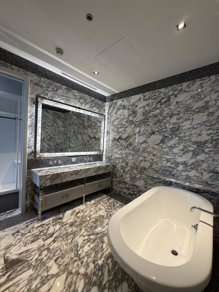 picture Rent Luxury Condo The Ritz Carlton Residence ✨ Prime Location! - 9/9