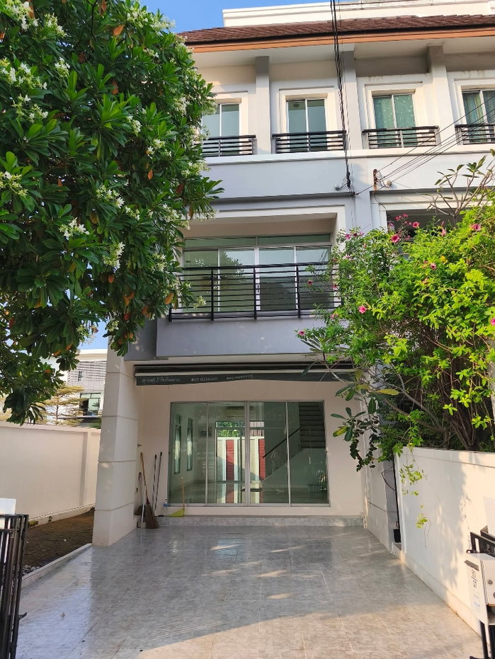 รูป ให้เช่า ทาวน์โฮม 3 ชั้น 📍 ม.กลางเมือง เออร์บาเนี่ยน พระราม 9 – วงแหวน (กรุงเทพกรีฑา)
💰 เช่า 25,000 บาท/เดือน 🏷️ ขาย 4.9 ล้านบาท - รูปที่ 2/16
