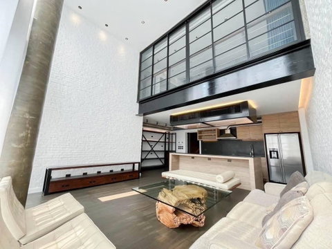 🏡💎 Luxurious penthouse of 235 sq.m. of happiness near BTS Ekkamai
Best price! Only 25.9 million to own it now