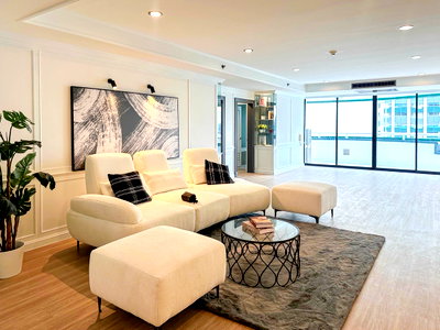 Condos for sale : For Sale Las Colinas 3-Bed 240.1 sqm near BTS Asoke and MRT Sukhumvit 🏙️