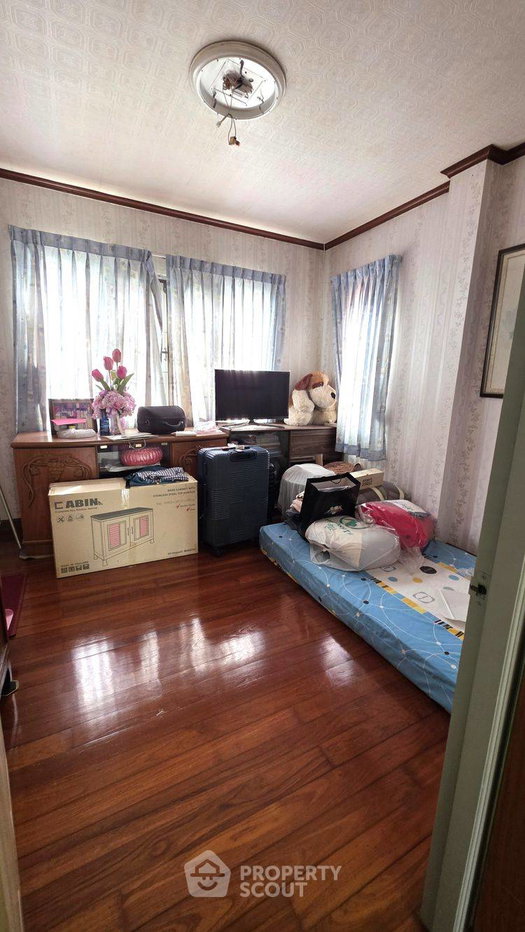 picture 4-BR 200 Sqm House At Narisa Thonburirom Village (ID 3421872) - 7/16