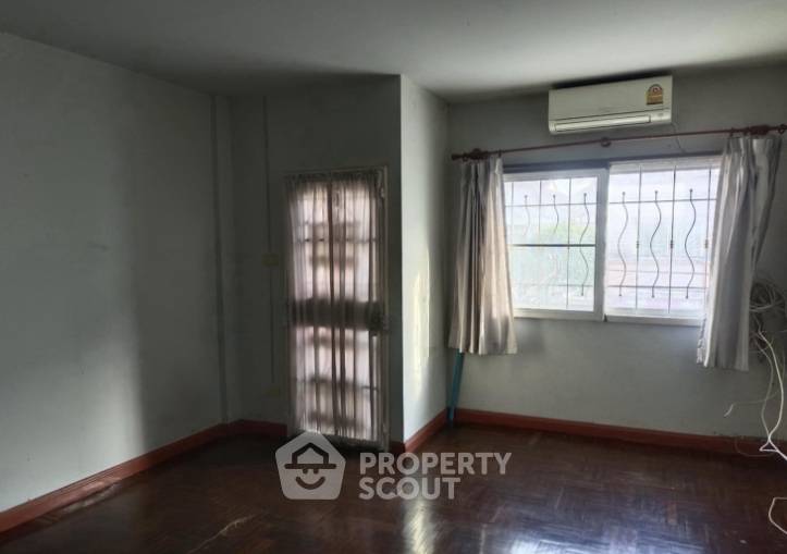 picture 4-BR Townhouse close to Krungthep Kreetha (ID 3421570) - 4/7