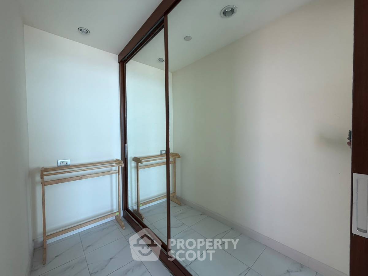 picture 2-BR Condo at Watermark Chaophraya near BTS Krung Thon Buri (ID 3421684) - 12/19