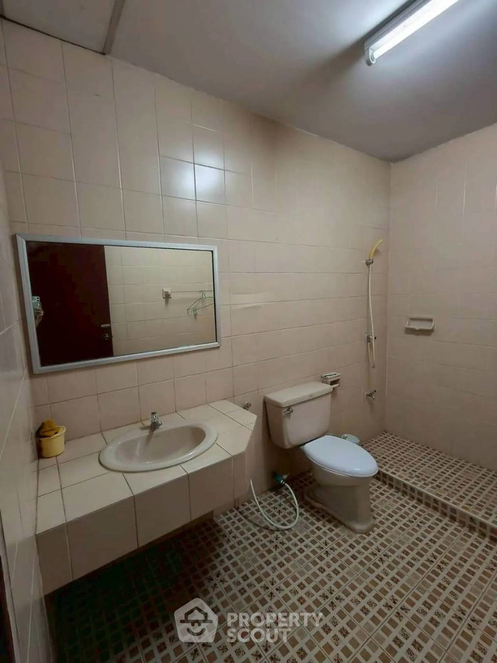 picture Pet-Friendly 4-BR Townhouse For Sale At Phanwadee Village (ID 3419227) - 4/9