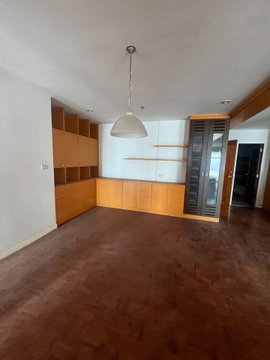 🔥 Urgent Sale! Luxury condo in Silom area, 3 bedrooms, city view
🌟 114 sqm. Near St. Louis BTS, starting at only 11.33 million THB!