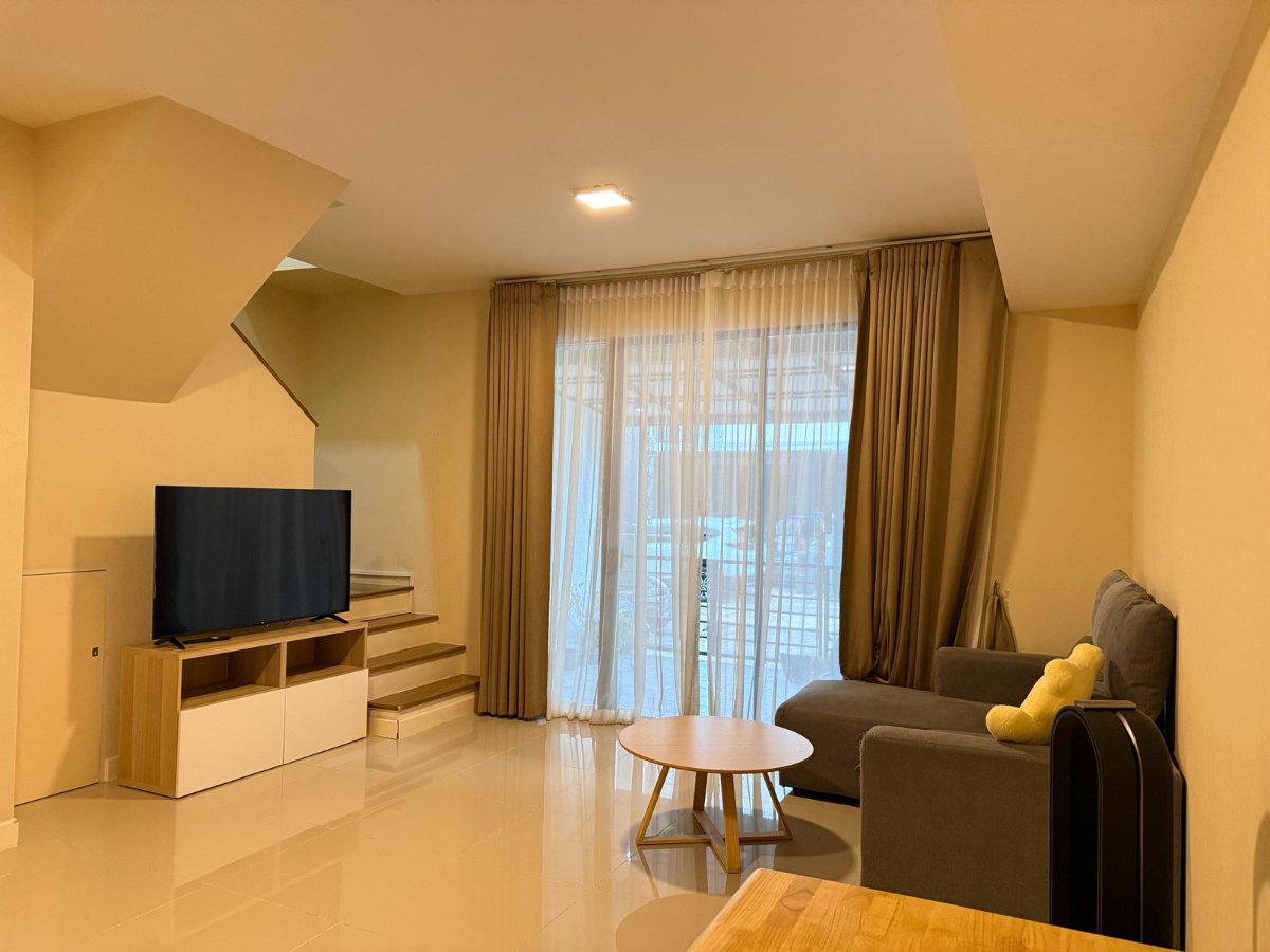 รูป 🏡✨ ให้เช่าทาวน์โฮม 2 ชั้น Pleno บางนา–วงแหวน | เฟอร์ครบ พร้อมอยู่ เลี้ยงสัตว์ได้ 🐶🐱 - รูปที่ 2/15