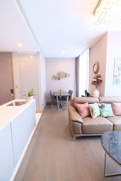 Dont miss! Luxury condo 48 sq.m. THE ESSE at SINGHA Complex near BTS Phetchaburi
Elevate city living with a beautiful pool view and complete amenities!