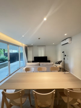 🌆 Luxurious 3-Bed Condo at The Bangkok Condo - Prime Narathiwas Location!
Steps from BTS, 195 sqm of Pure Urban Elegance for Just 65k/Month 🏙️