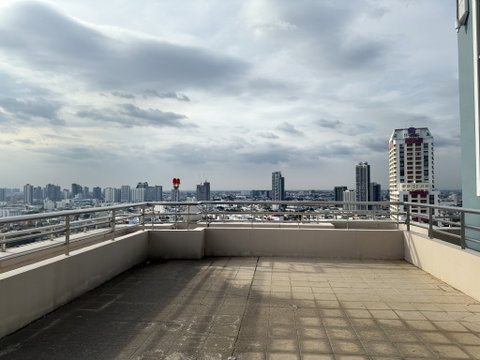 Luxury condo with 4 bedrooms by the Chao Phraya River!
Beautiful river view, BTS Taksin Bridge, near Icon Siam!