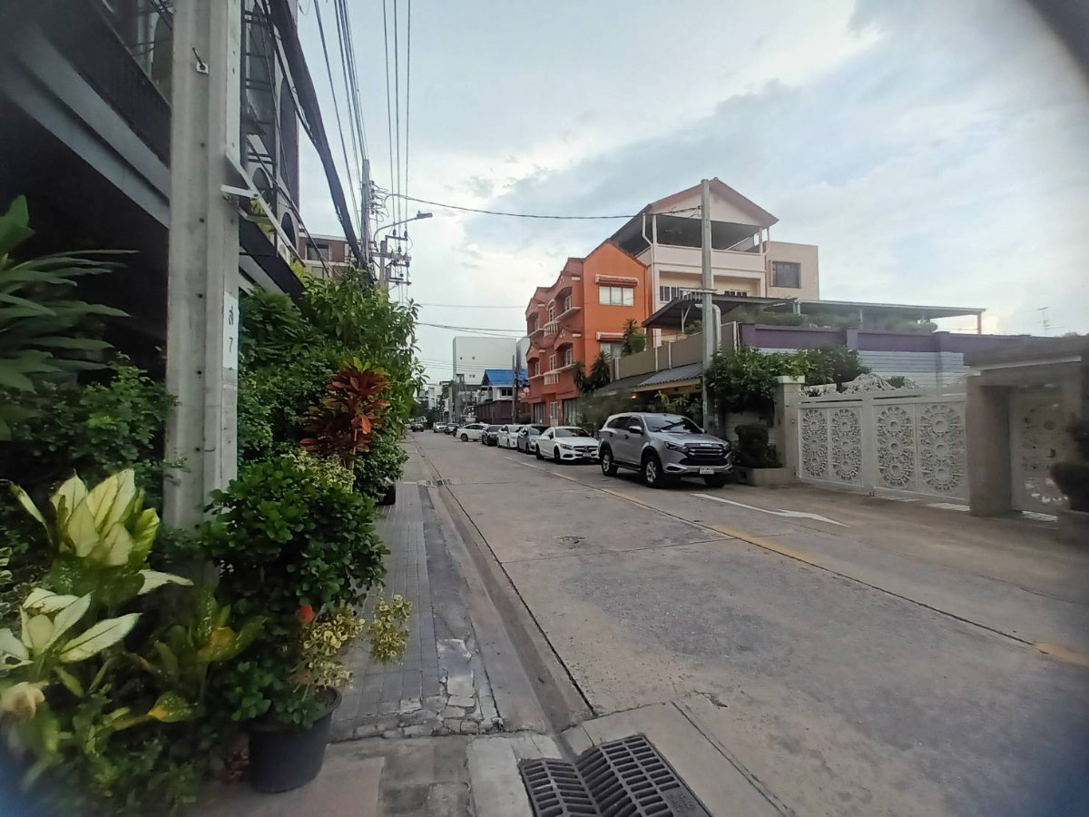 รูป ให้เช่าอาคารพาณิชย์ใกล้ BTS อารีย์ !!! - รูปที่ 7/13