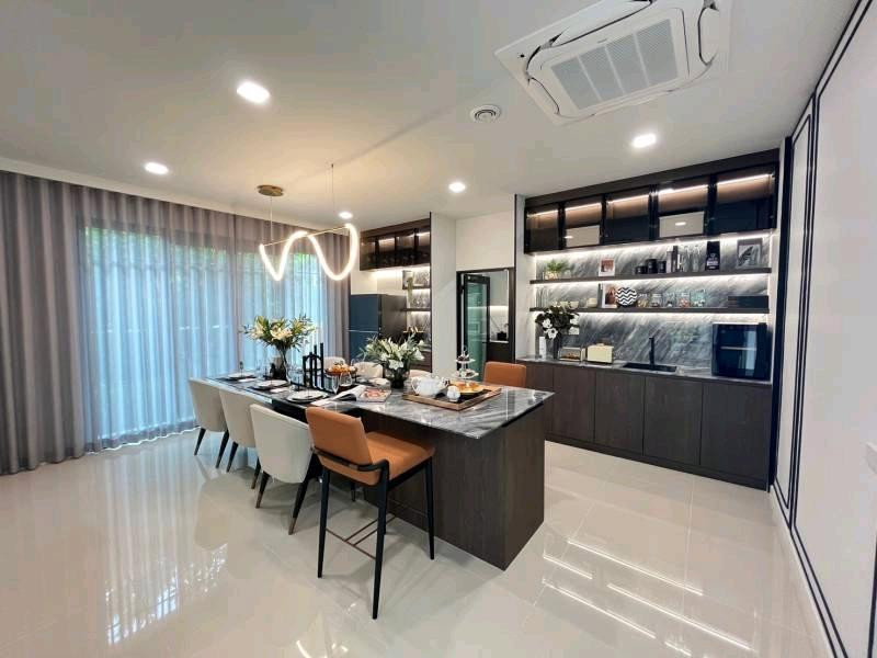 รูป 🏡✨ ขายบ้านเดี่ยวหรู โครงการมือ 1 แปลงมุม Grand Britania สุขสวัสดิ์–วงแหวน | บ้านหลังใหญ่ บรรยากาศส่วนตัว สไตล์ Modern British Luxury - รูปที่ 3/11