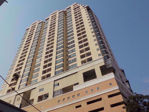 Baan Pathumwan Condo for Sale 🏙️ Prime Location Near BTS Phaya Thai!