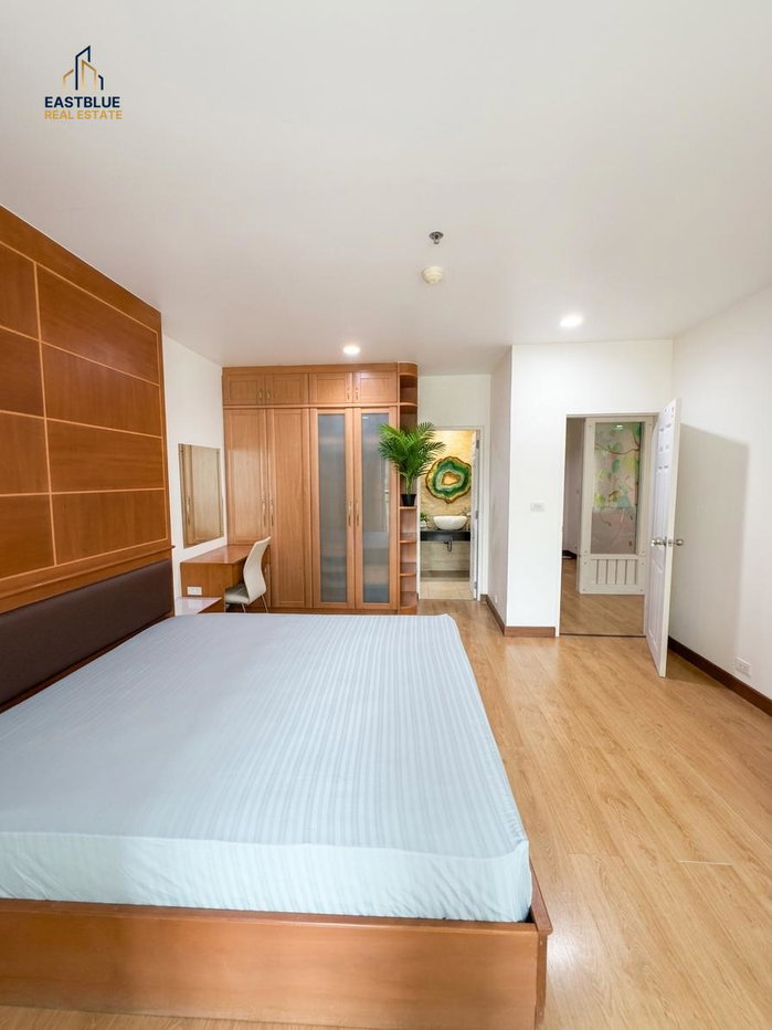 รูป 🏢 Luxurious 2-Bed Condo at Silom Grand Terrace! 🛌
EB-46927 | 90 sqm | 43,000 THB/month
✨ Steps to BTS/MRT Sala Daeng & Silom | Unbeatable Facilities - รูปที่ 6/9