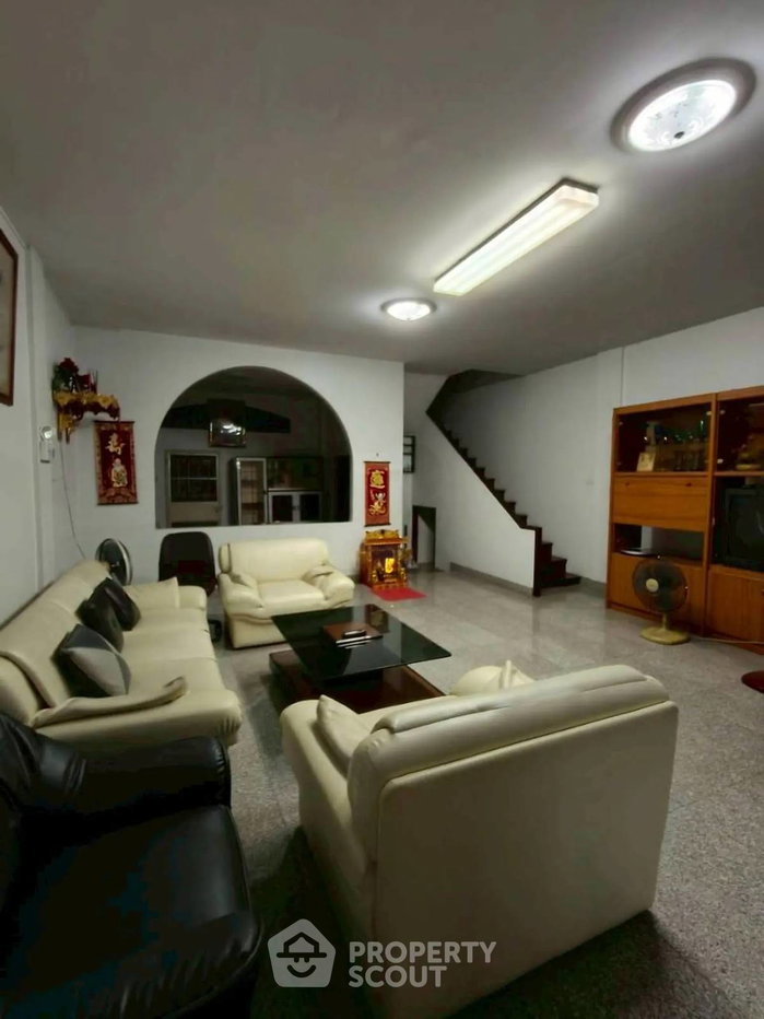 picture Pet-Friendly 4-BR Townhouse For Sale At Phanwadee Village (ID 3419227) - 1/9