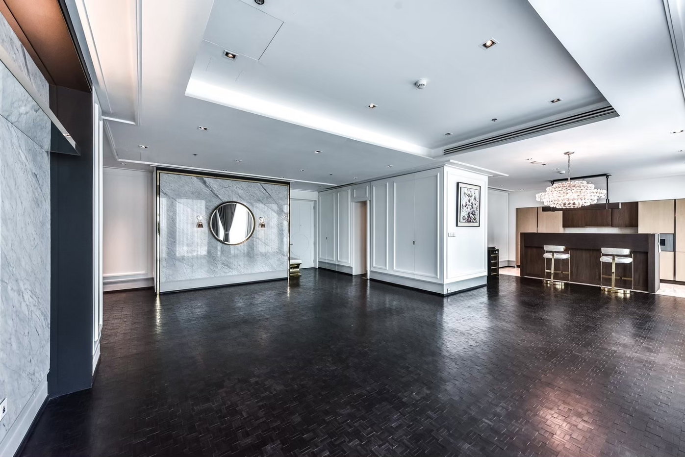 รูป Luxury 3BR Condo @ Ritz Carlton - 214 sqm, BTS Chong Nonsi 
ขาย 92 ล้าน ใจกลางเมือง พร้อมสิ่งอำนวยความสะดวกครบครัน! - รูปที่ 4/9