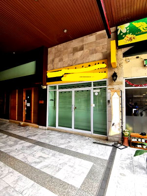 Shophouses for rent Bangkok :  1st floor Commercial building for rent Silom Plaza Building near to BTS Chong Nonsi, Silom with car parking and security guards