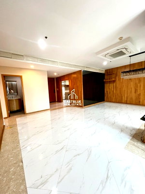 Condos for sale : The Empire Place 3-Bedroom Luxury Condo for Sale in Bangkok! 🏙️