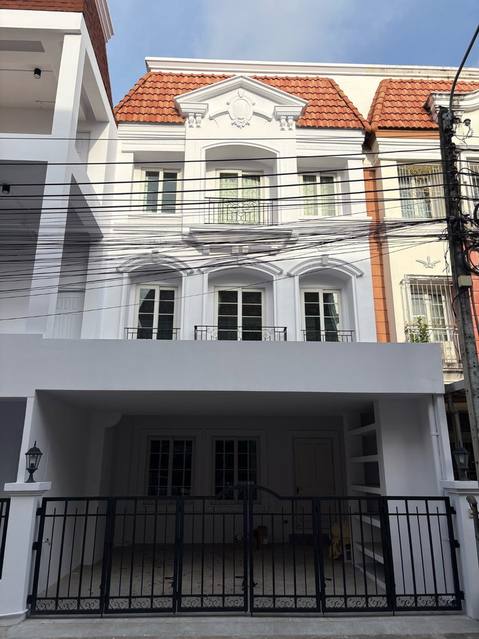 รูป 🏡✨ ให้เช่าทาวน์โฮมหรู 3 ชั้น Urban Sathorn (Bolero Zone) ติดถนนราชพฤกษ์ ใกล้ BTS บางหว้า | ตกแต่งสวยสไตล์ Neo Classic พร้อมเข้าอยู่! - รูปที่ 1/14